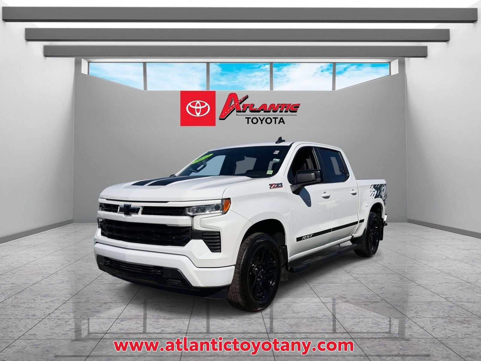 Used 2022 Chevrolet Silverado 1500 RST image 2