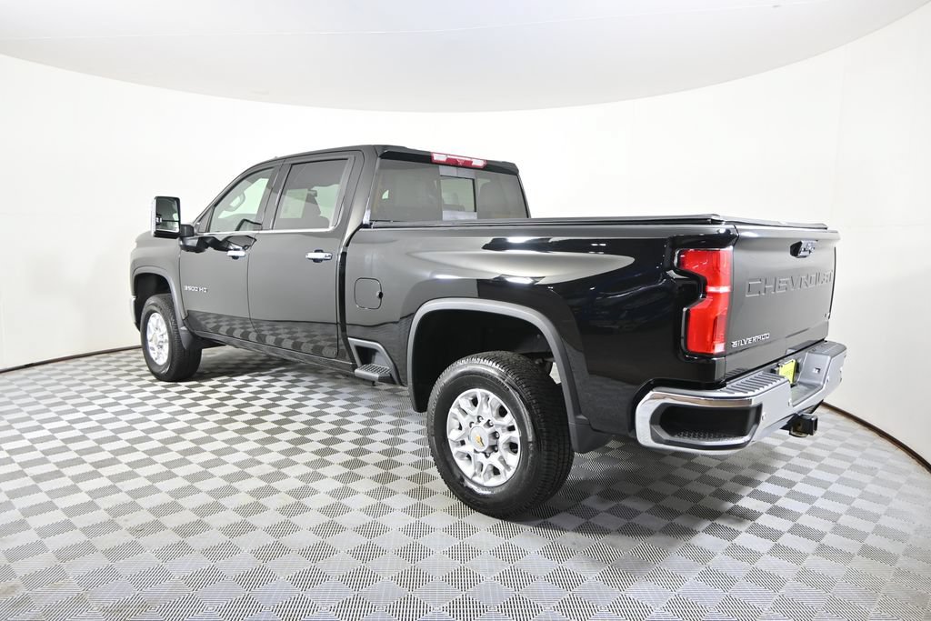 Used 2025 Chevrolet Silverado 3500 LTZ w/ LTZ Convenience Package AWD/4WD image 4