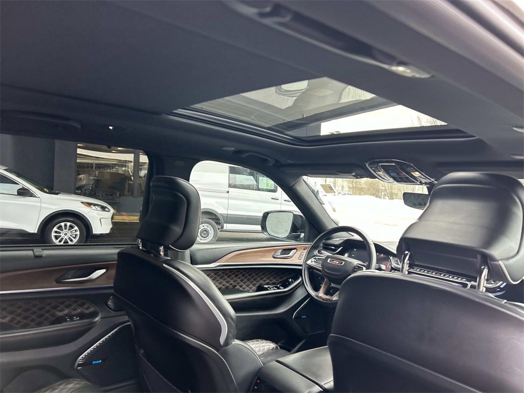 Used 2023 Jeep Grand Cherokee Summit w/ High Altitude Package image 17