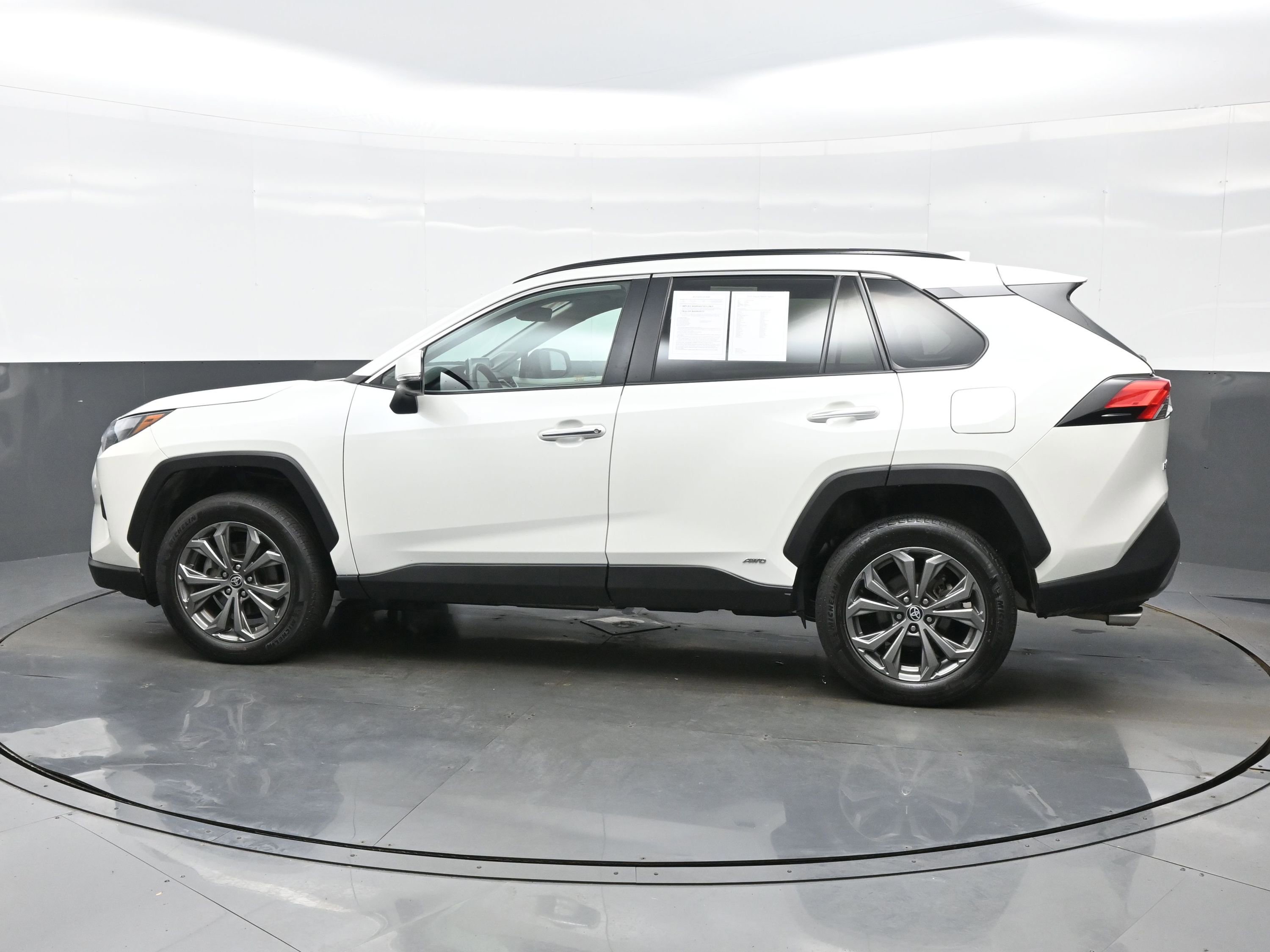 Used 2022 Toyota RAV4 Limited AWD/4WD image 3