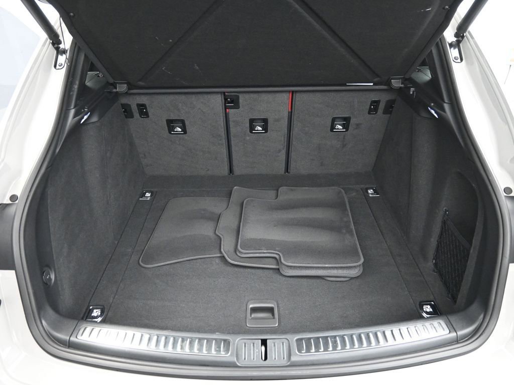 Certified 2025 Porsche Macan AWD/4WD image 25