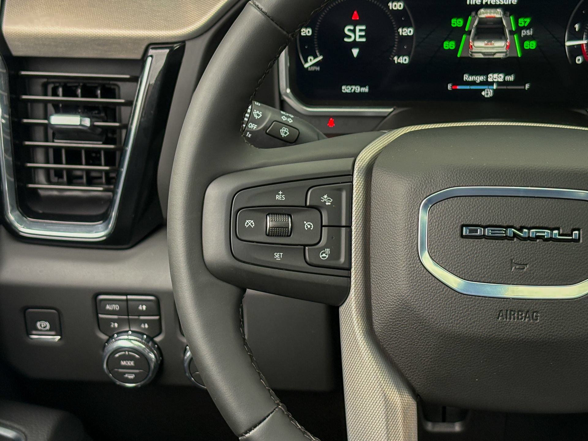 Used 2026 GMC Sierra 2500 Denali w/ Technology Package AWD/4WD image 34