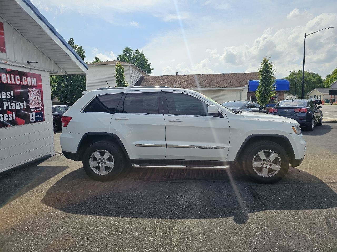 Used 2013 Jeep Grand Cherokee Laredo w/ Laredo E Group AWD/4WD image 13