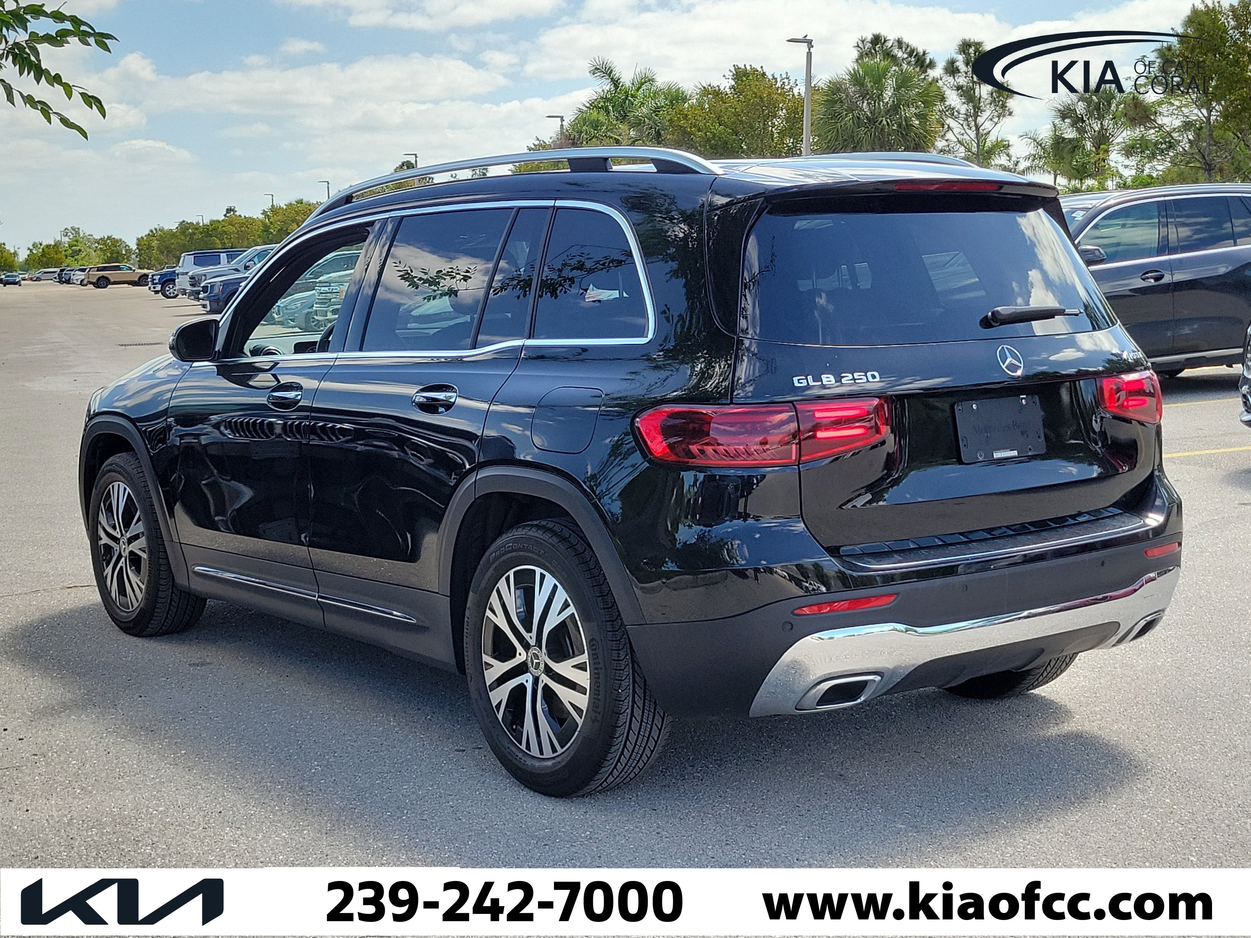 Used 2024 Mercedes-Benz GLB 250 4MATIC image 5