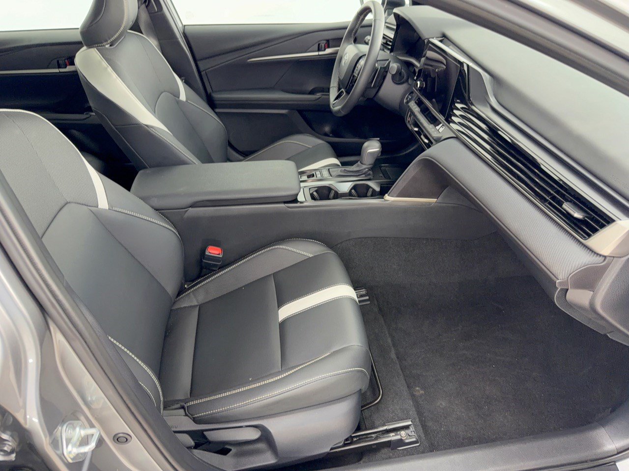 Used 2026 Toyota Camry SE w/ Convenience Package FWD image 30