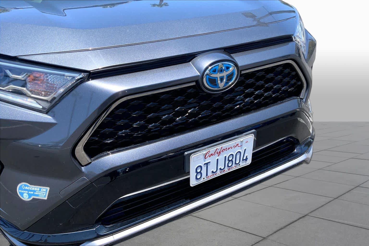 Used 2021 Toyota RAV4 SE w/ Weather & Moonroof Package AWD/4WD image 29