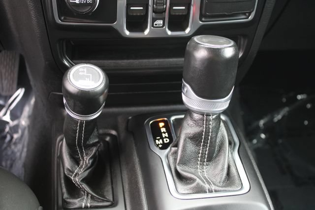 Used 2022 Jeep Wrangler Unlimited Sahara AWD/4WD image 15