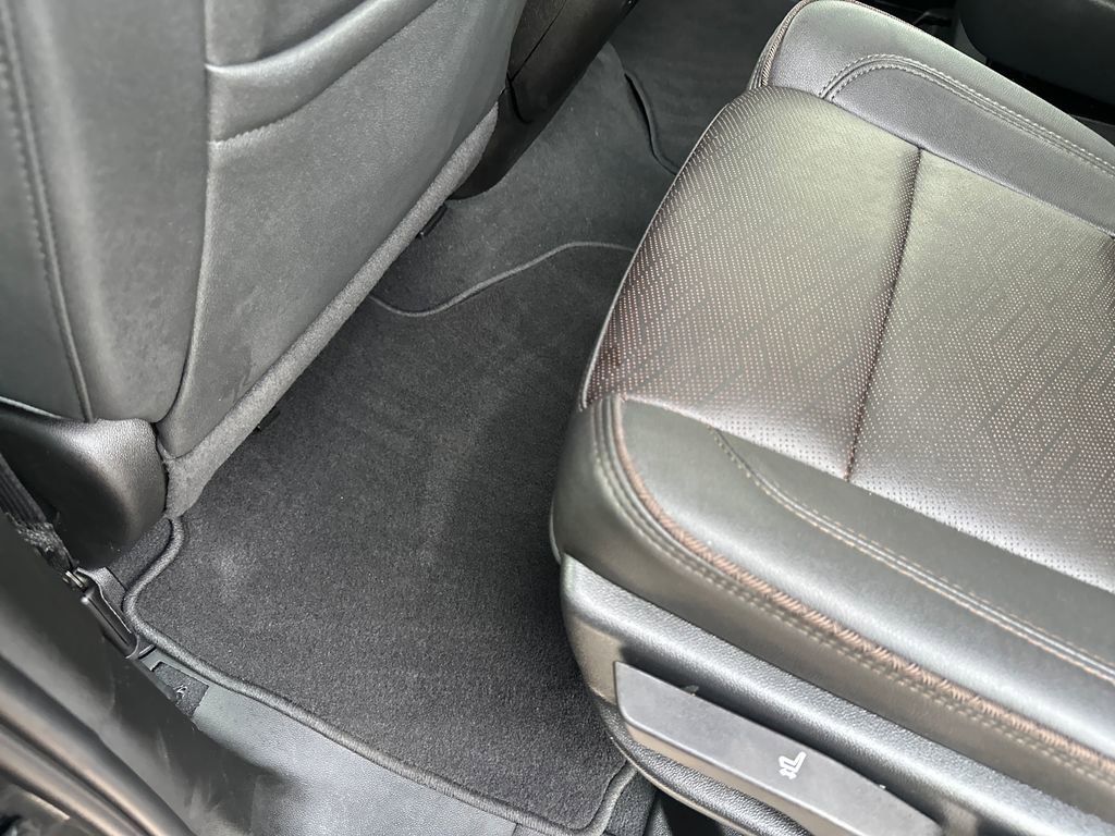 Used 2023 Chevrolet Suburban High Country AWD/4WD image 33