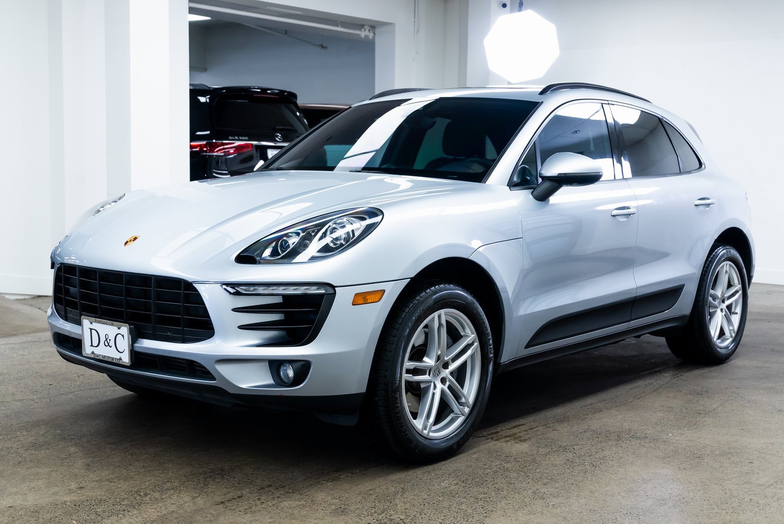 Used 2018 Porsche Macan w/ Premium Package Plus image 3