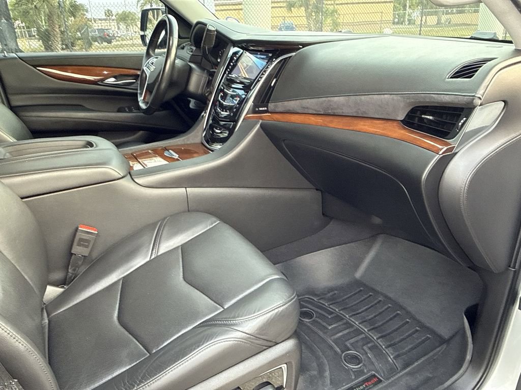 Used 2019 Cadillac Escalade Premium Luxury image 15