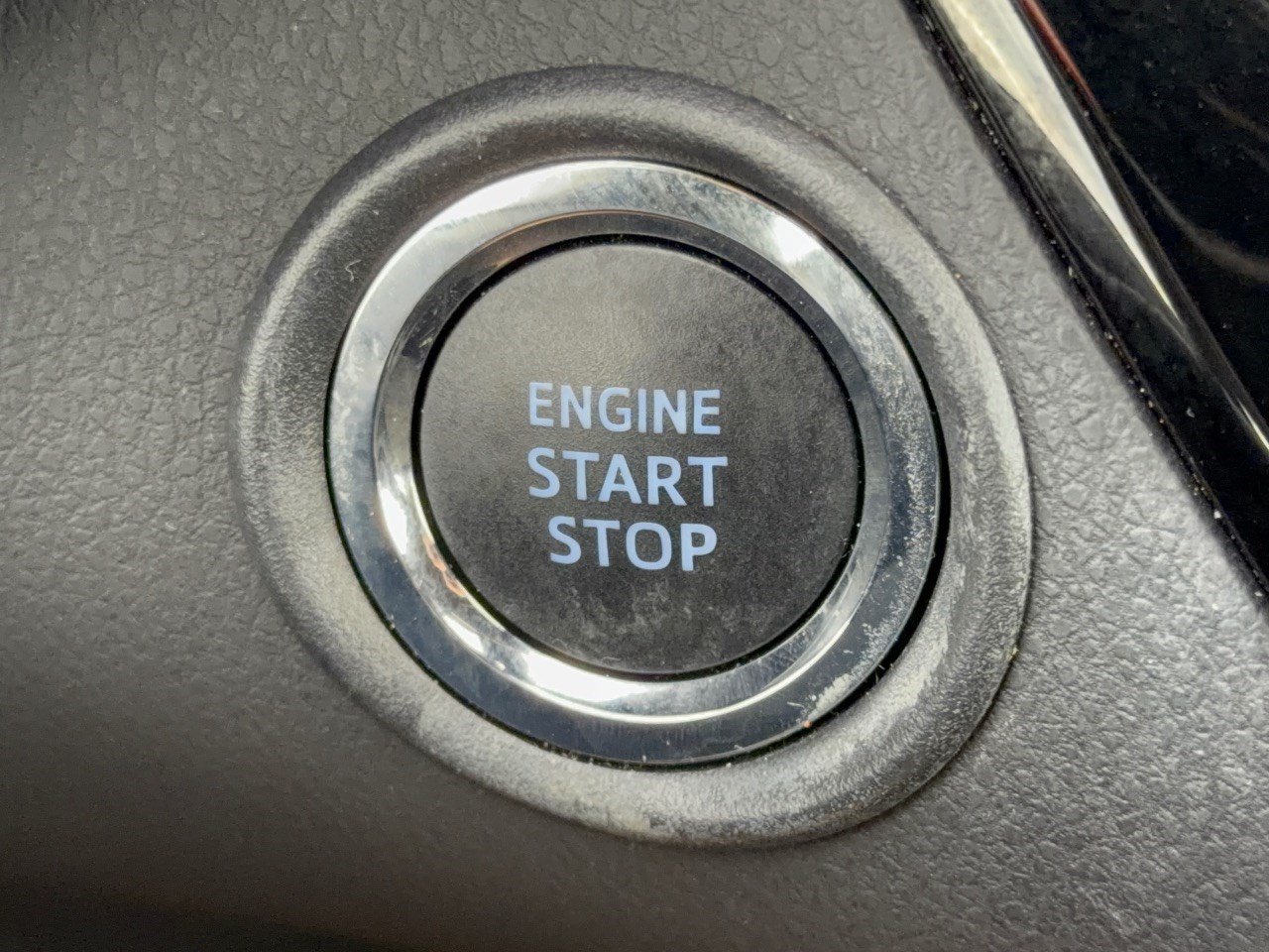 Used 2022 Toyota C-HR XLE FWD image 20