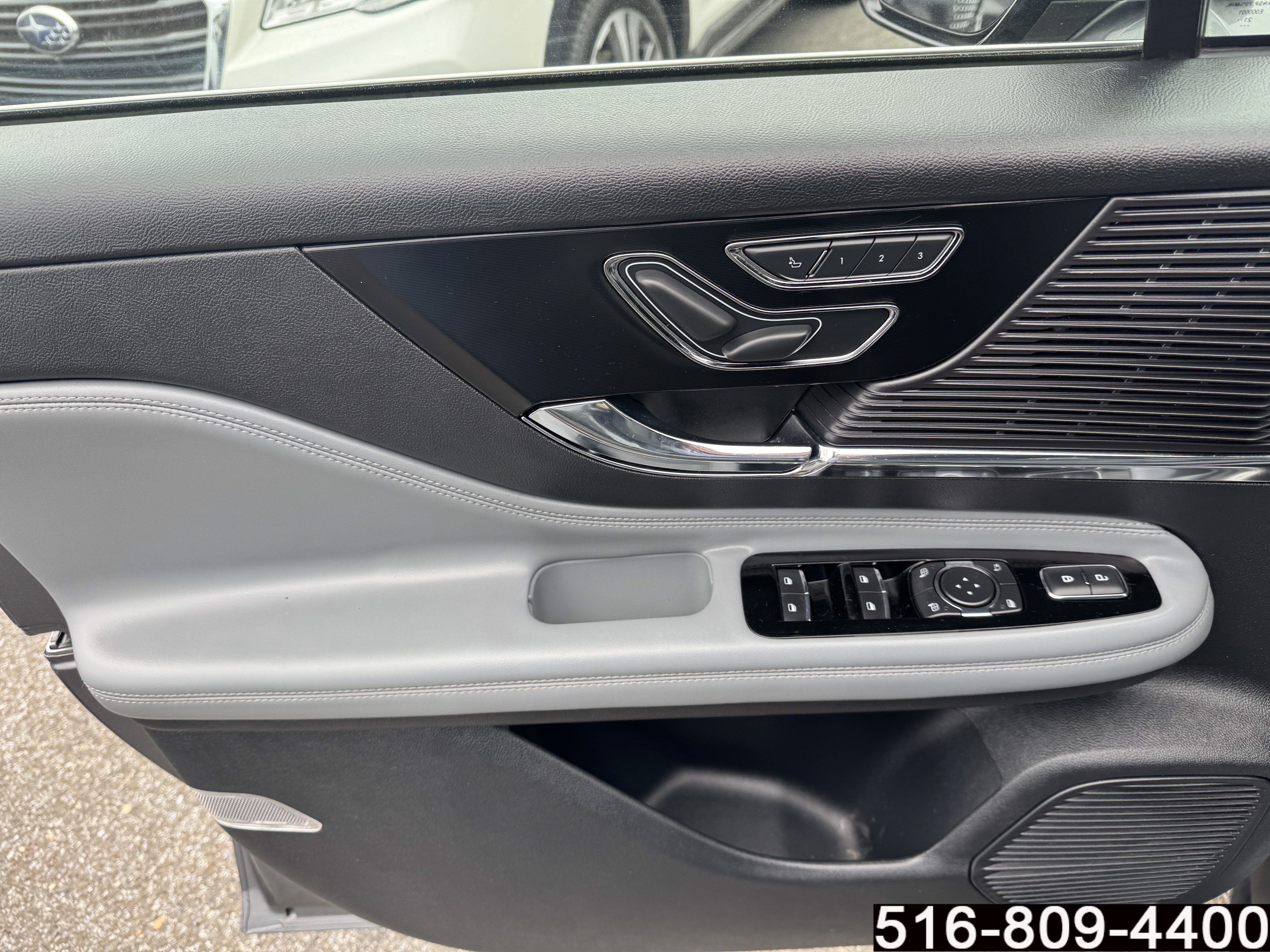 Used 2022 Lincoln Corsair AWD w/ Premium Package image 24