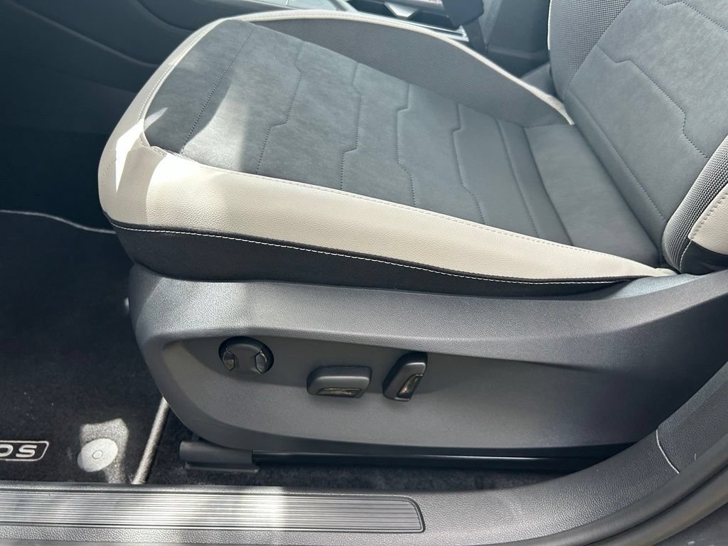 New 2026 Volkswagen Taos SE FWD image 44
