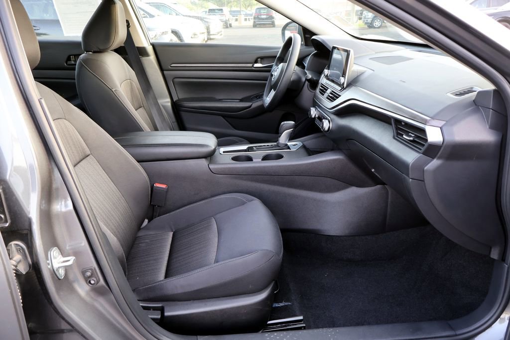 Used 2025 Nissan Altima 2.5 SV FWD image 17