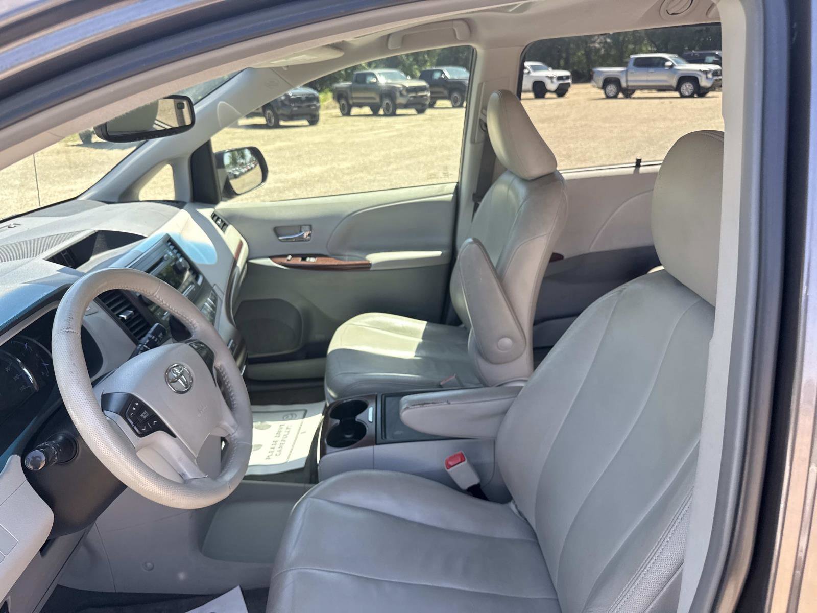 Used 2013 Toyota Sienna XLE image 20