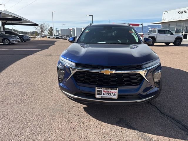 Used 2024 Chevrolet Trax LT w/ LT Convenience Package image 2