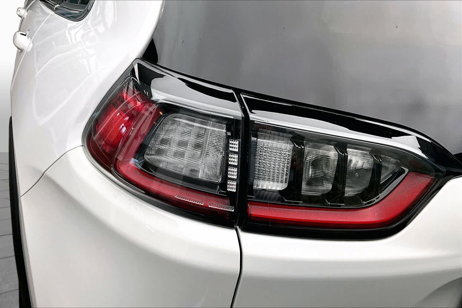 Used 2020 Jeep Cherokee Limited FWD image 27