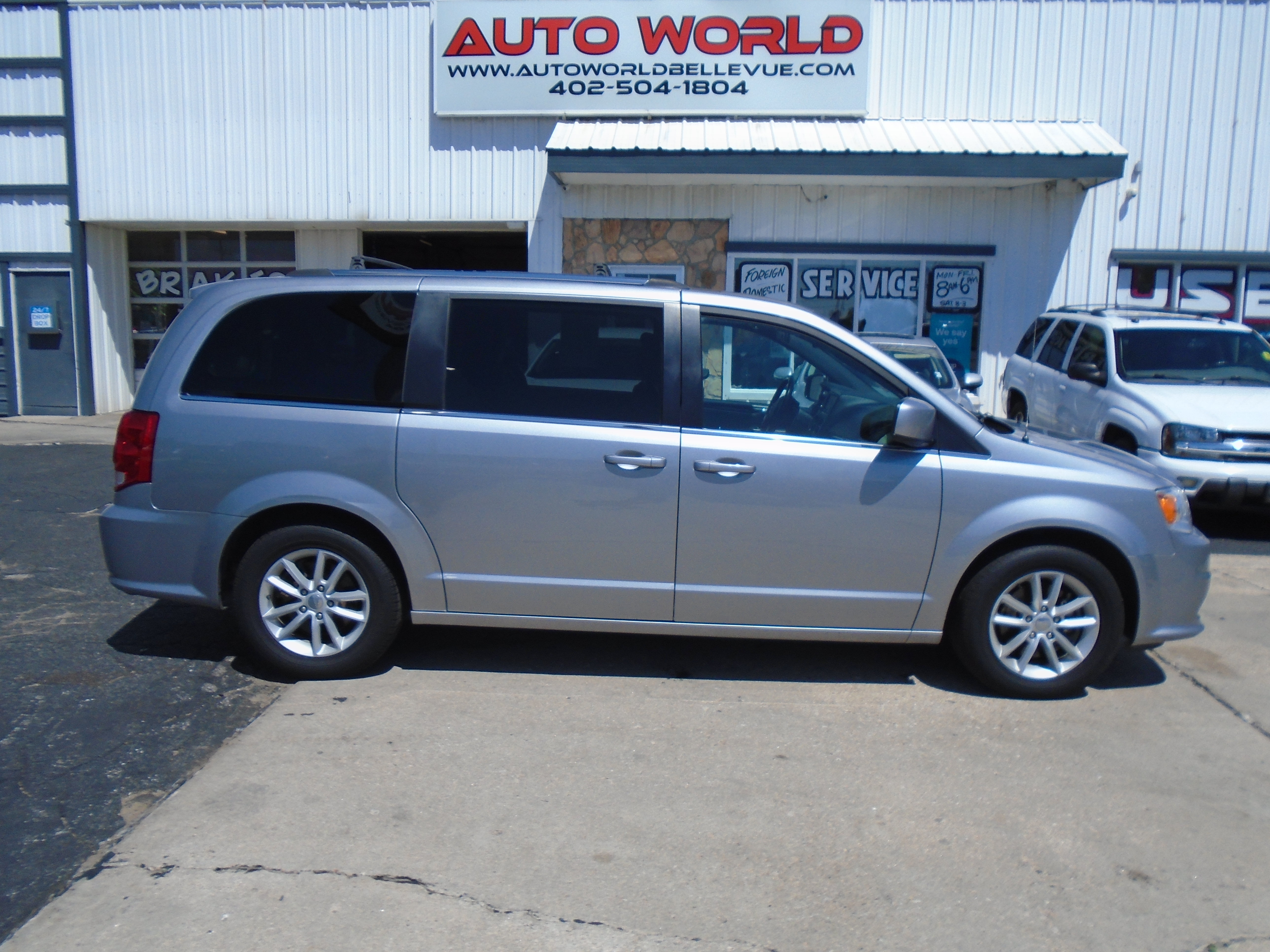 Used 2019 Dodge Grand Caravan SXT FWD image 1