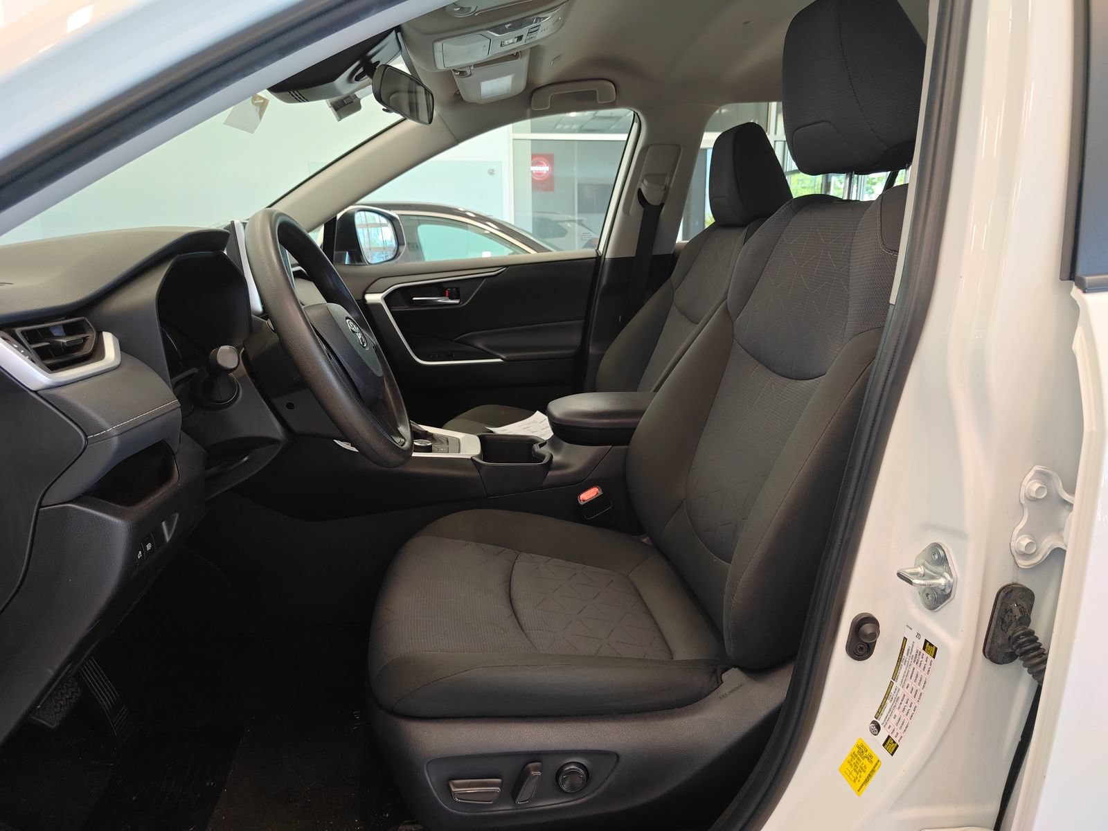 Used 2024 Toyota RAV4 XLE AWD/4WD image 9