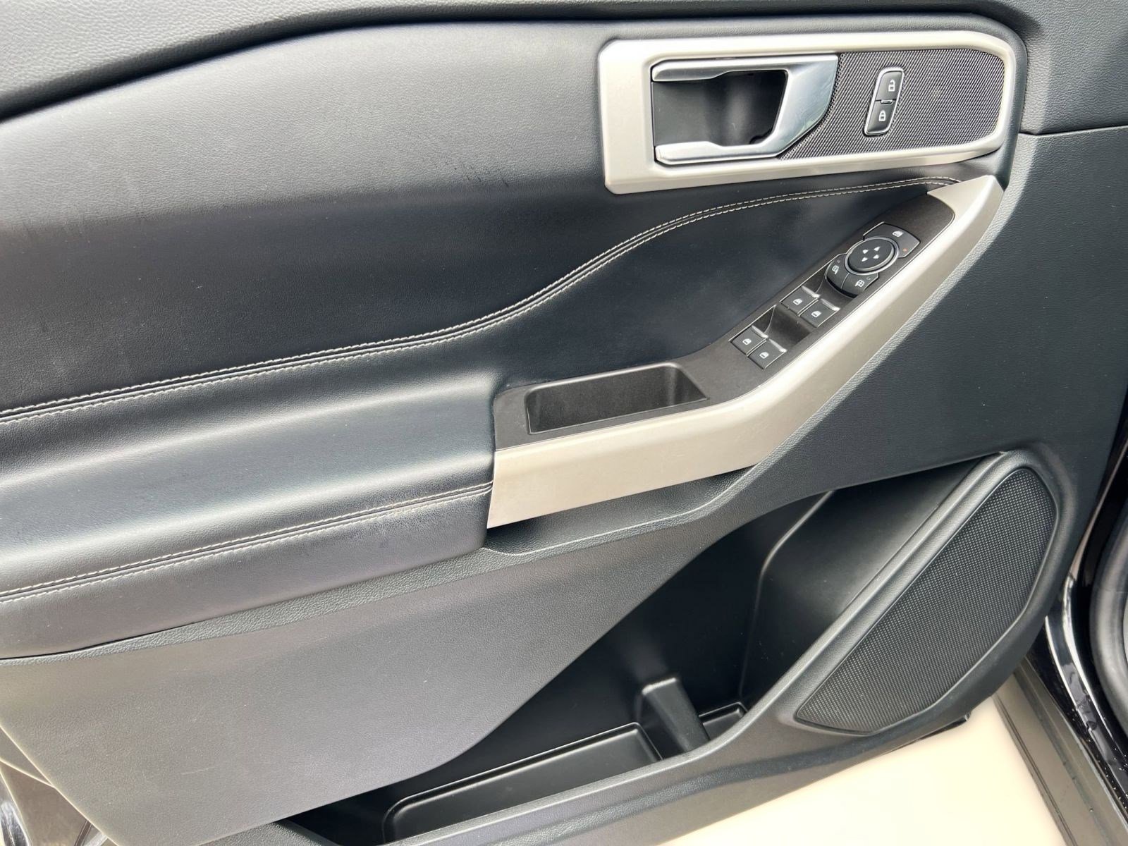 Used 2022 Ford Explorer XLT image 12