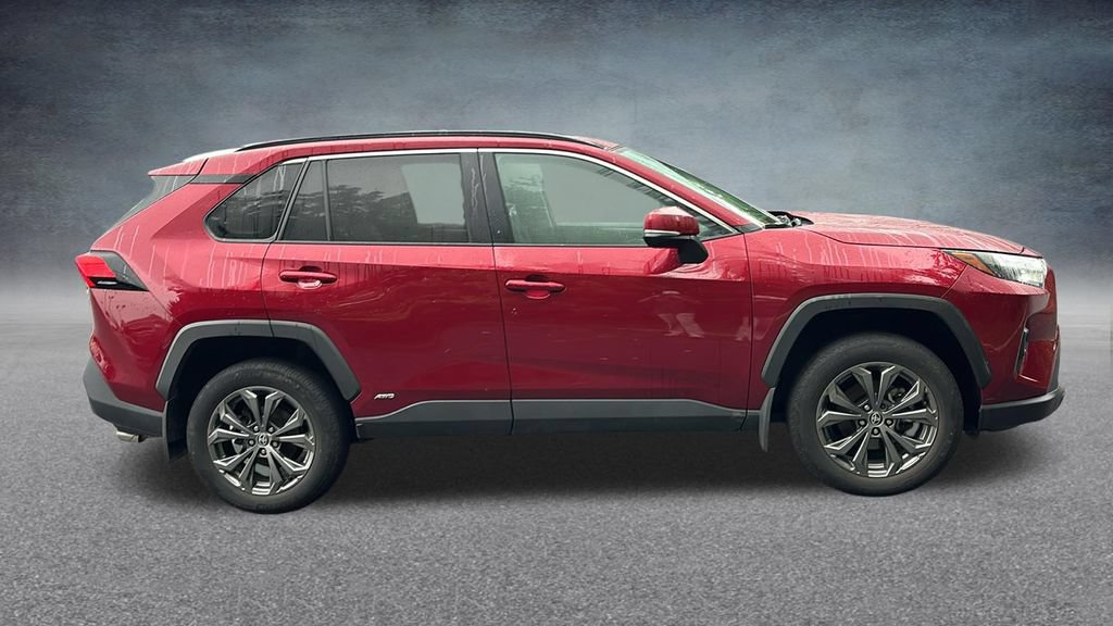 Used 2022 Toyota RAV4 XLE Premium AWD/4WD image 28