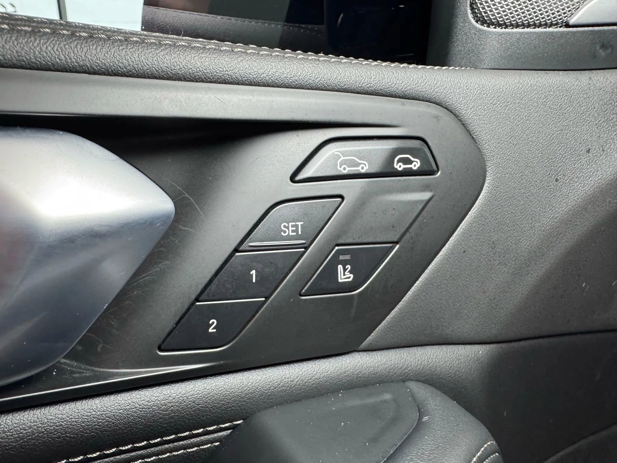 Used 2024 BMW X6 M60i w/ M Sport Professional Package image 25