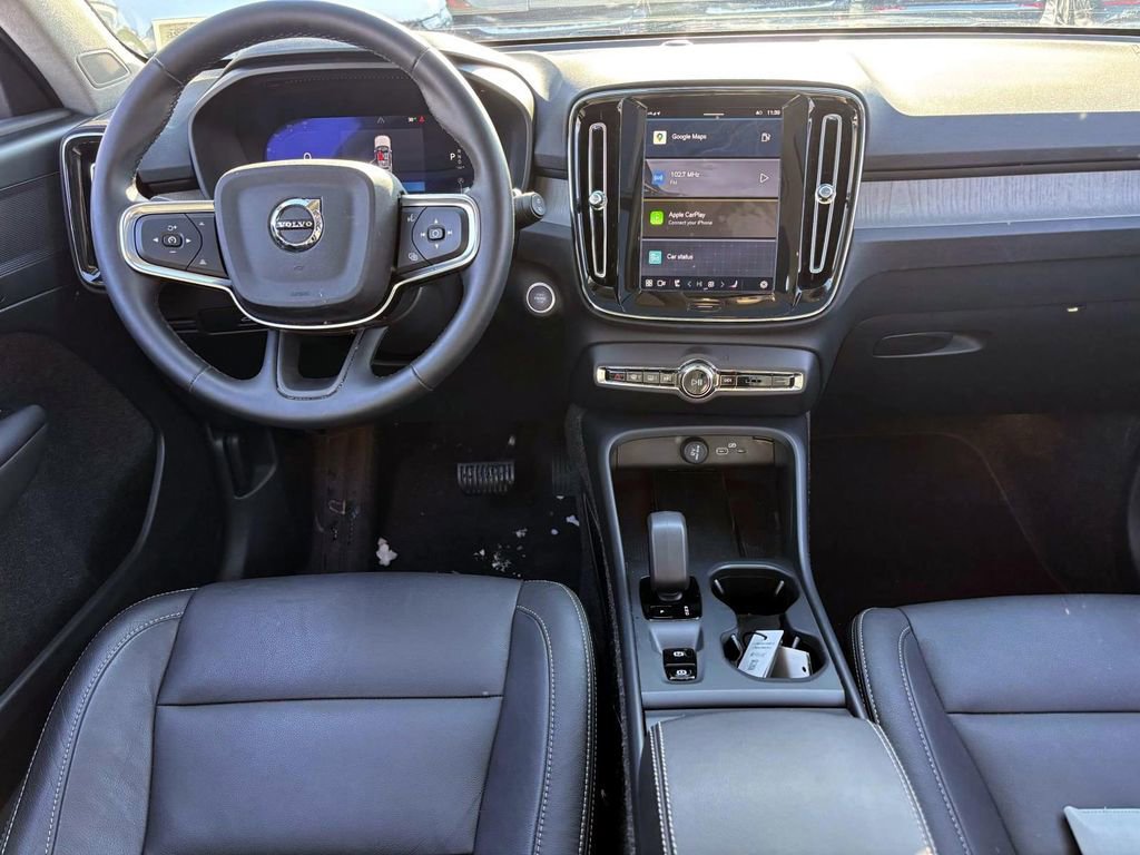 Used 2025 Volvo XC40 B5 Core image 26