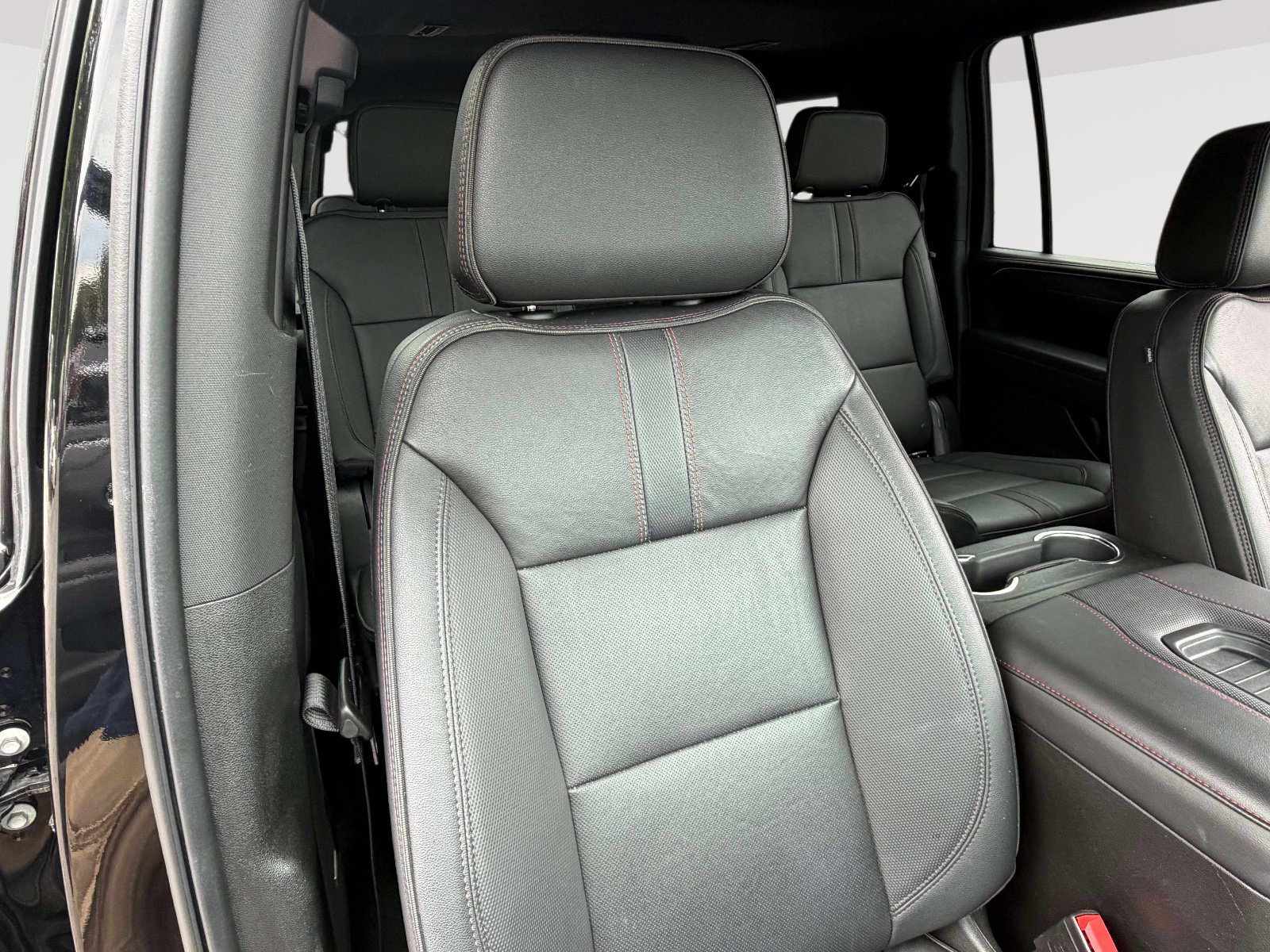 Used 2022 Chevrolet Suburban RST w/ Luxury Package AWD/4WD image 29