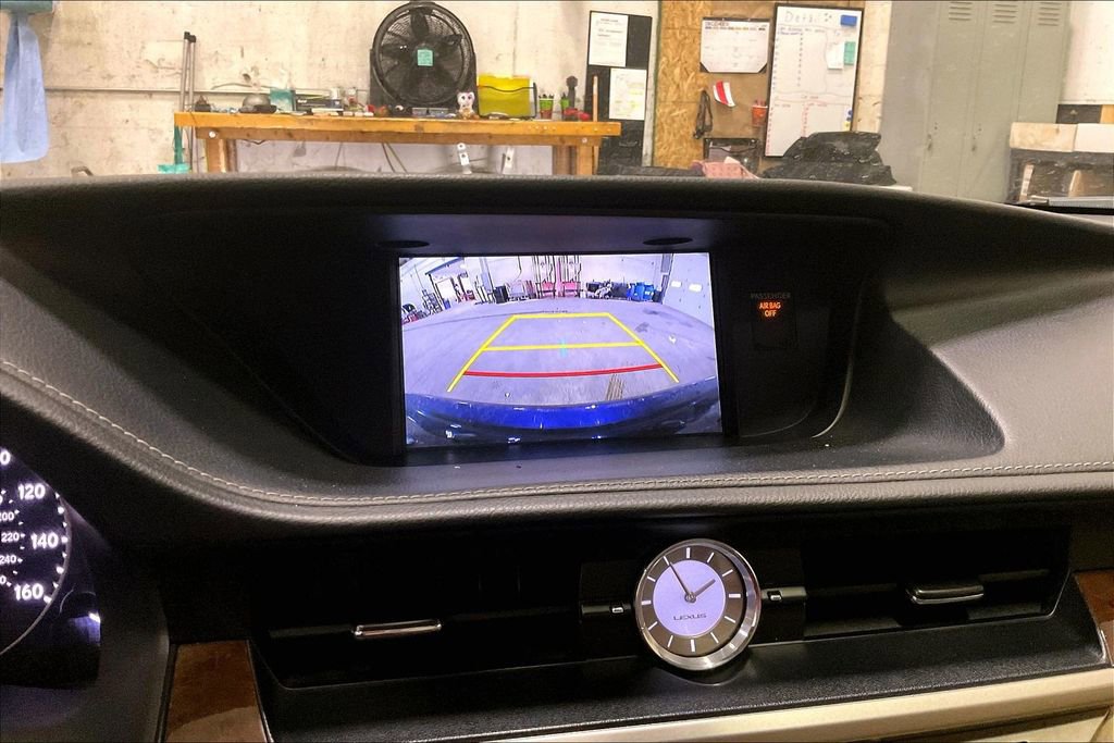 Used 2015 Lexus ES 350 w/ Luxury Package image 16