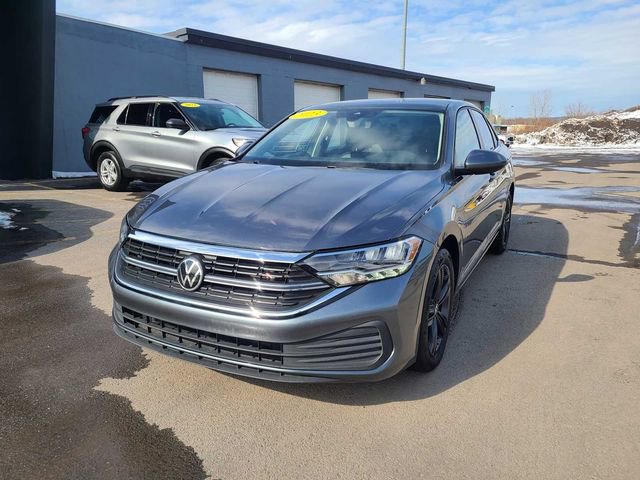 Used 2023 Volkswagen Jetta SE w/ Panoramic Sunroof Package