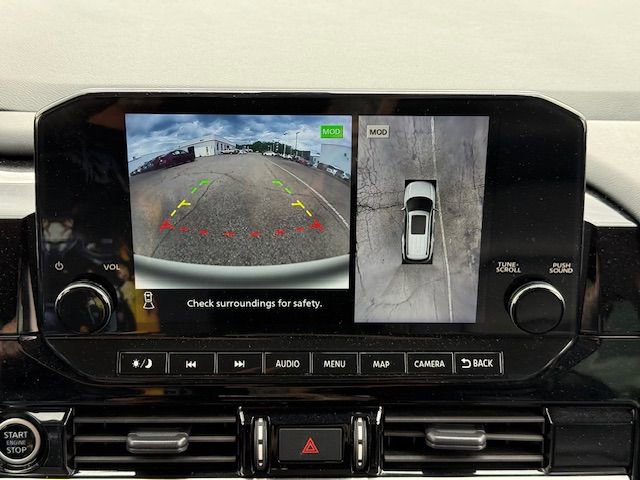 Used 2023 Nissan Pathfinder SL w/ Black Appearance Package image 32