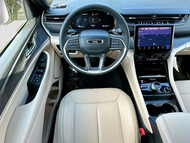 Used 2025 Jeep Grand Cherokee Limited w/ MOPAR Finishing Package AWD/4WD image 23