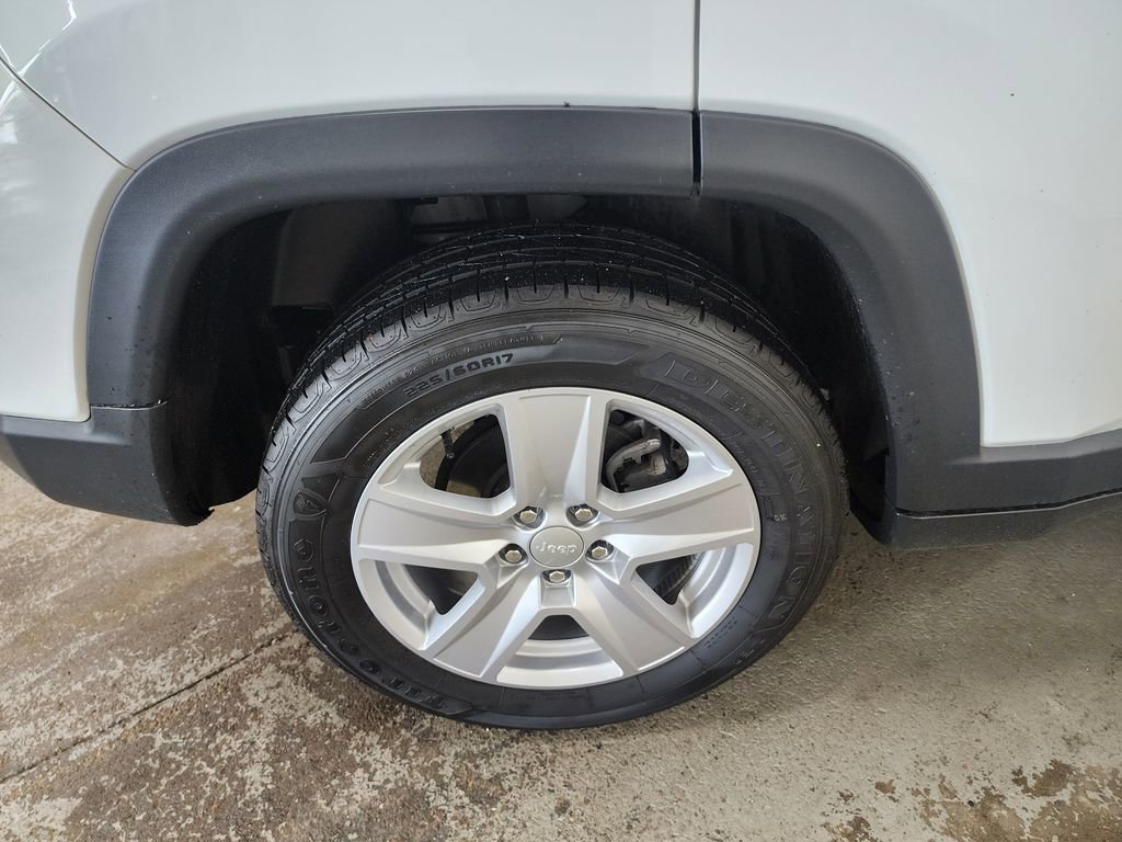 Used 2022 Jeep Compass Latitude w/ Convenience Group image 37