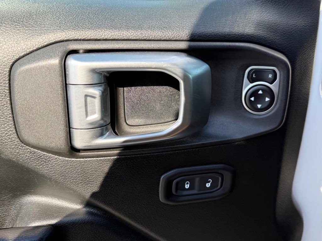 Used 2019 Jeep Wrangler Unlimited Rubicon AWD/4WD image 16