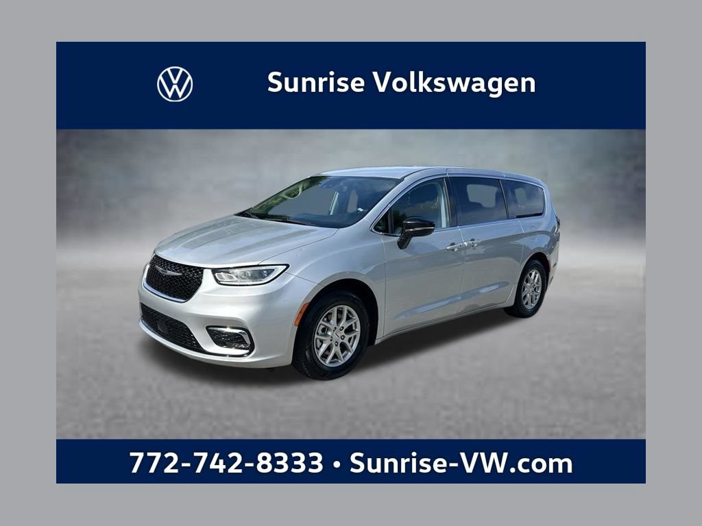 Used 2024 Chrysler Pacifica Touring-L FWD 360° Tour