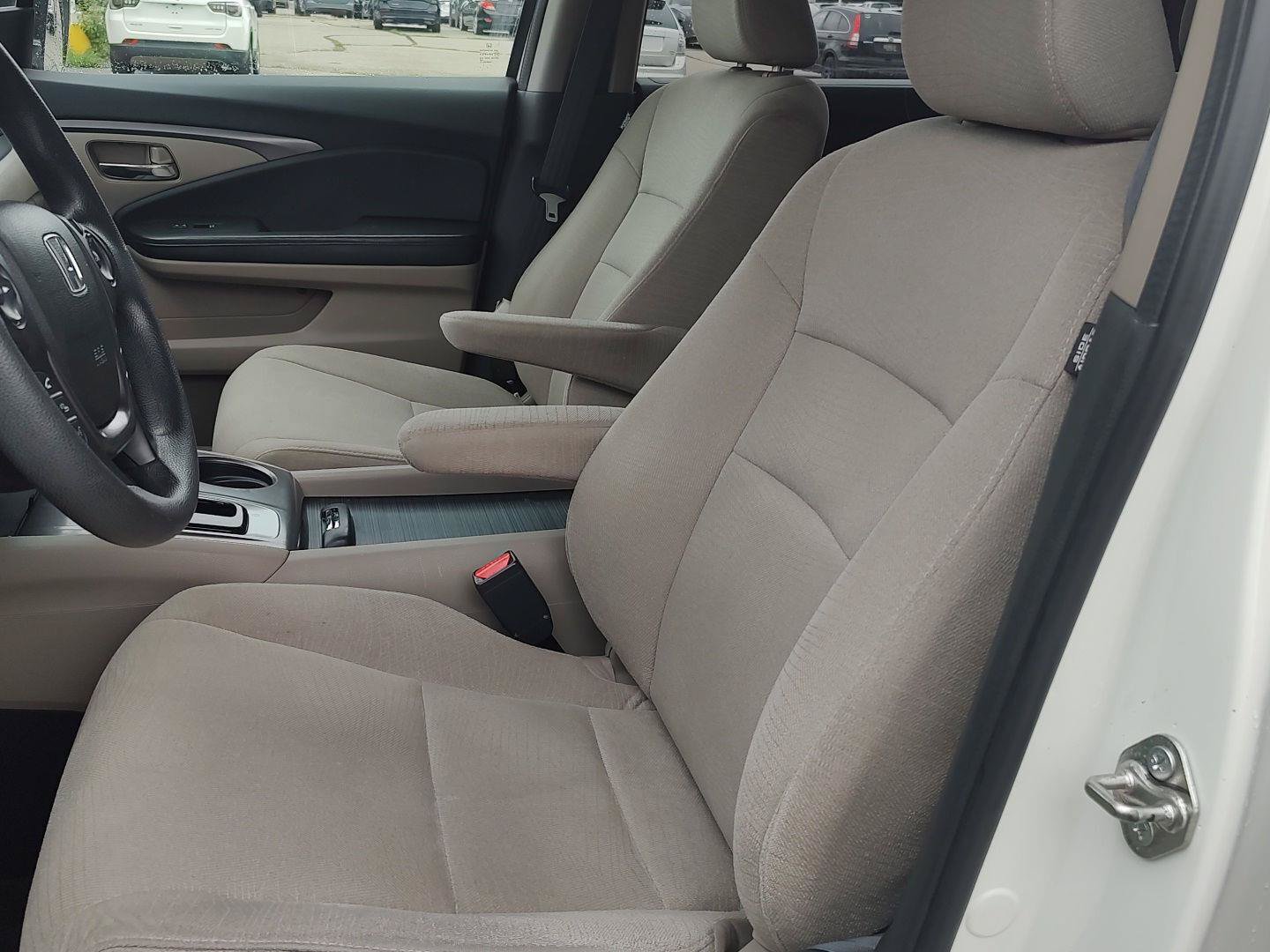Used 2016 Honda Pilot LX image 2