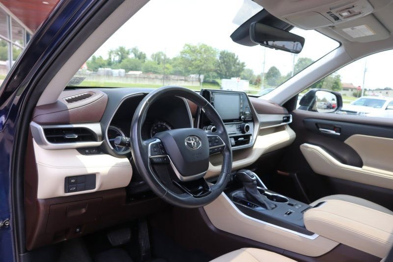 Used 2021 Toyota Highlander XLE image 10