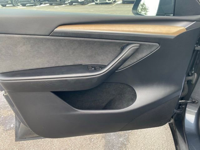 Used 2022 Tesla Model Y Long Range image 26
