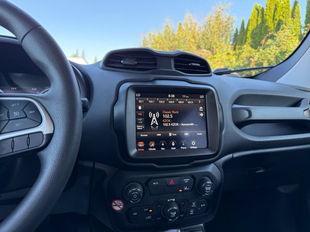 Used 2023 Jeep Renegade Latitude AWD/4WD image 22
