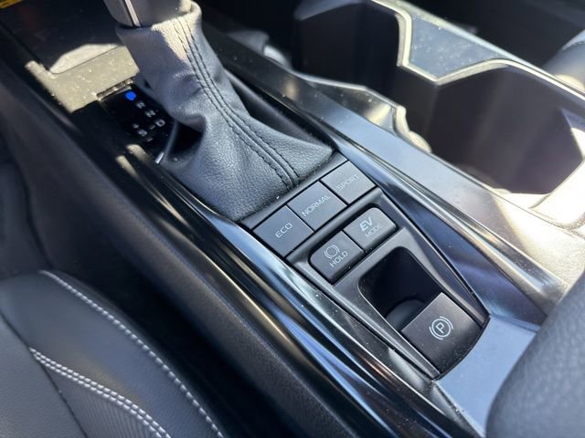 Used 2025 Toyota Camry SE w/ Convenience Package image 14