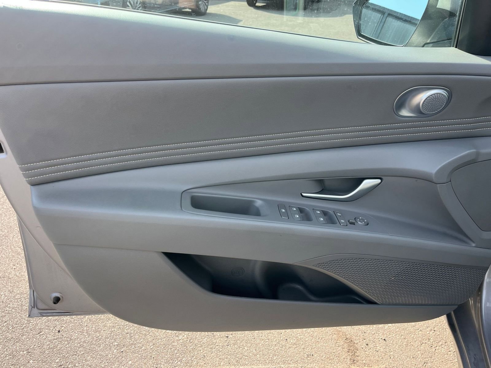 Used 2025 Hyundai Elantra SEL FWD image 18