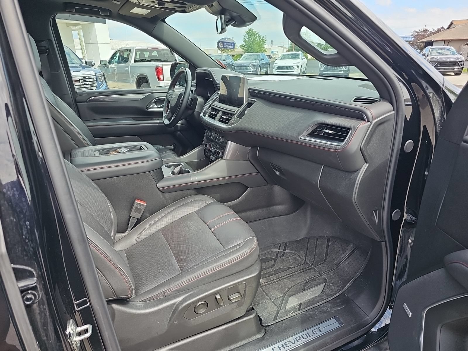 Used 2024 Chevrolet Tahoe RST w/ Luxury Package AWD/4WD image 31