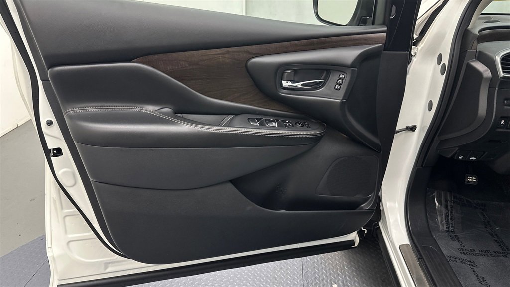 Certified 2021 Nissan Murano Platinum w/ Cargo Package image 16