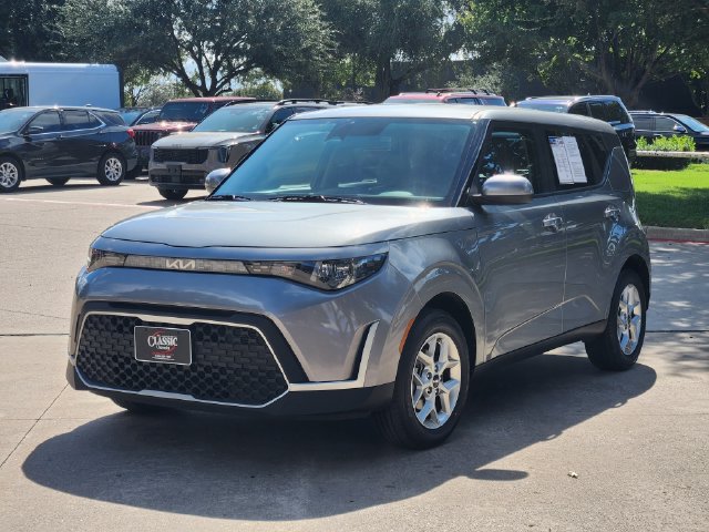 Used 2025 Kia Soul LX w/ LX Technology Package FWD image 11