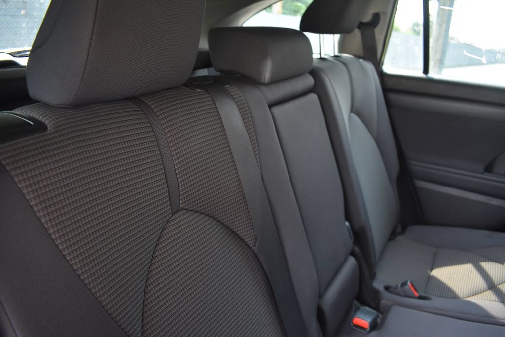 Used 2025 Toyota Highlander LE FWD image 27