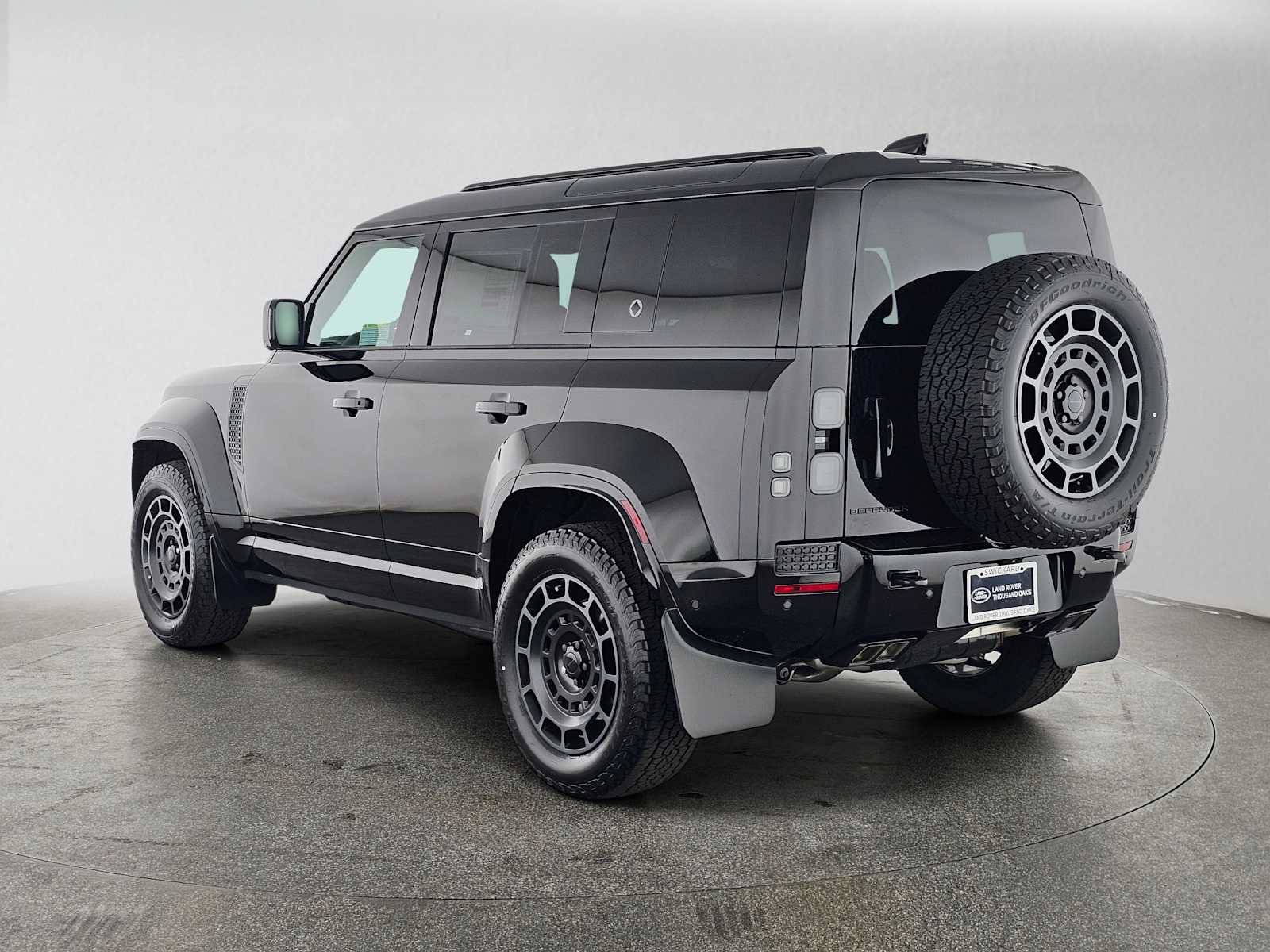 New 2026 Land Rover Defender 110 OCTA AWD/4WD image 3