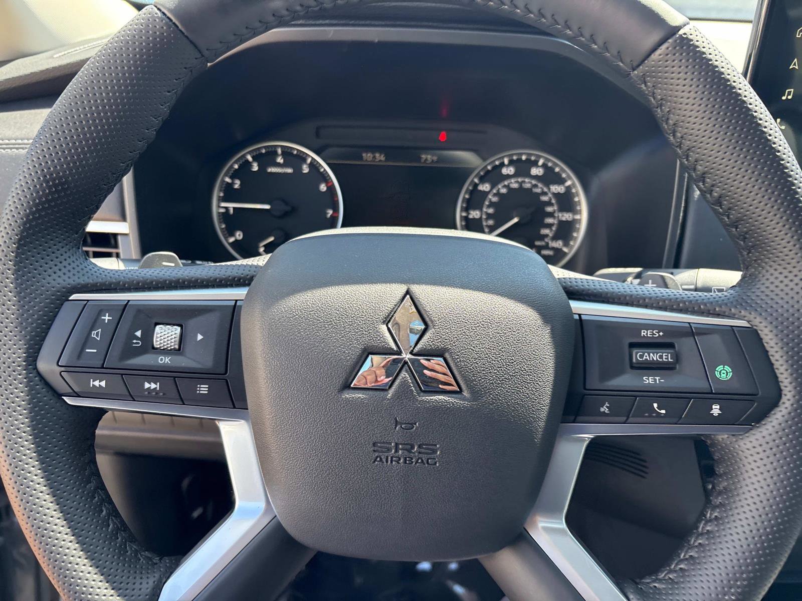 New 2025 Mitsubishi Outlander SE image 19