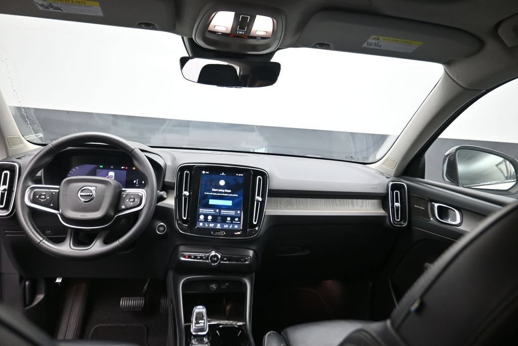 Used 2023 Volvo XC40 B4 Ultimate FWD image 13