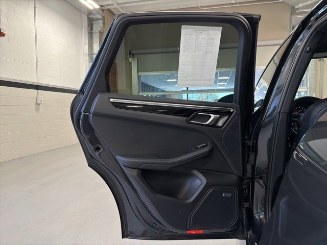 Used 2020 Porsche Macan image 33