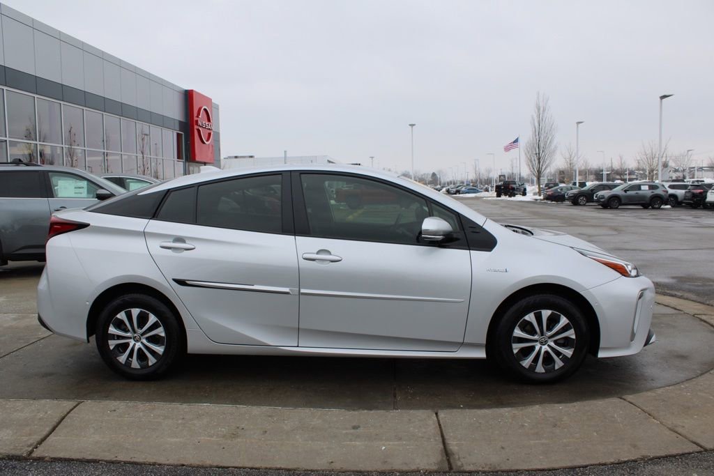 Used 2020 Toyota Prius LE image 6